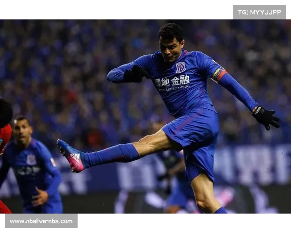 科莫主力后卫多塞纳伤缺，防线重组面临考验